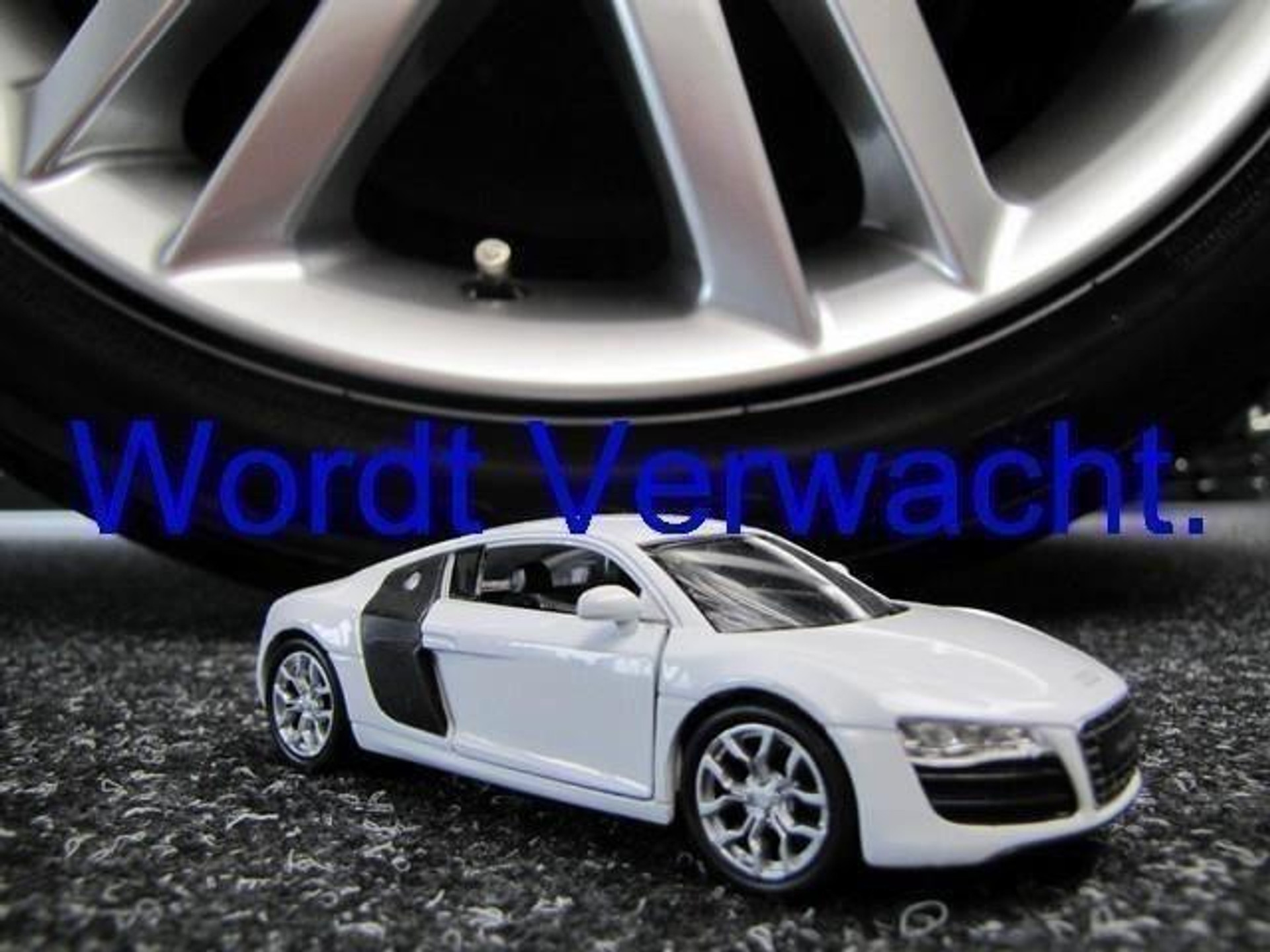 43770645-40.jpg